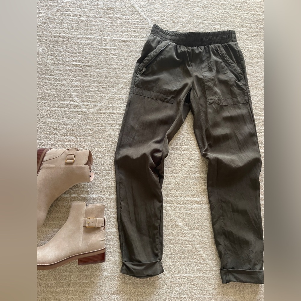 Size XS Juicy Couture casual pants. Super soft- rich dark Army Green color. NWOT